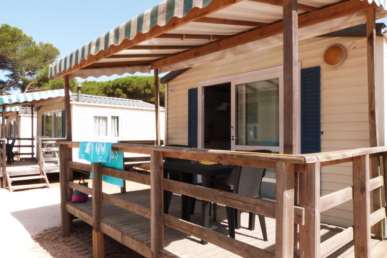 Camping La Bergerie Plage Hyères Rom bilde