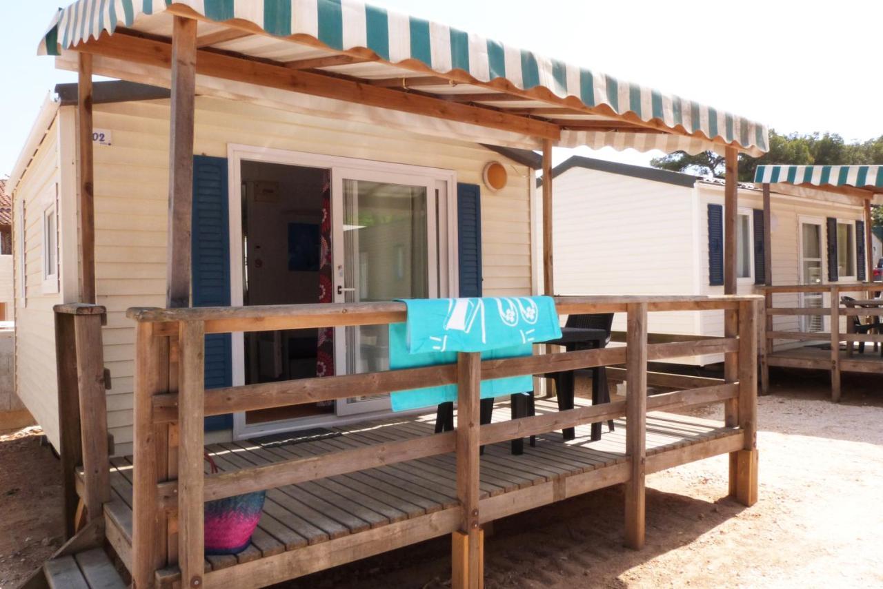 Camping La Bergerie Plage Hyères Rom bilde